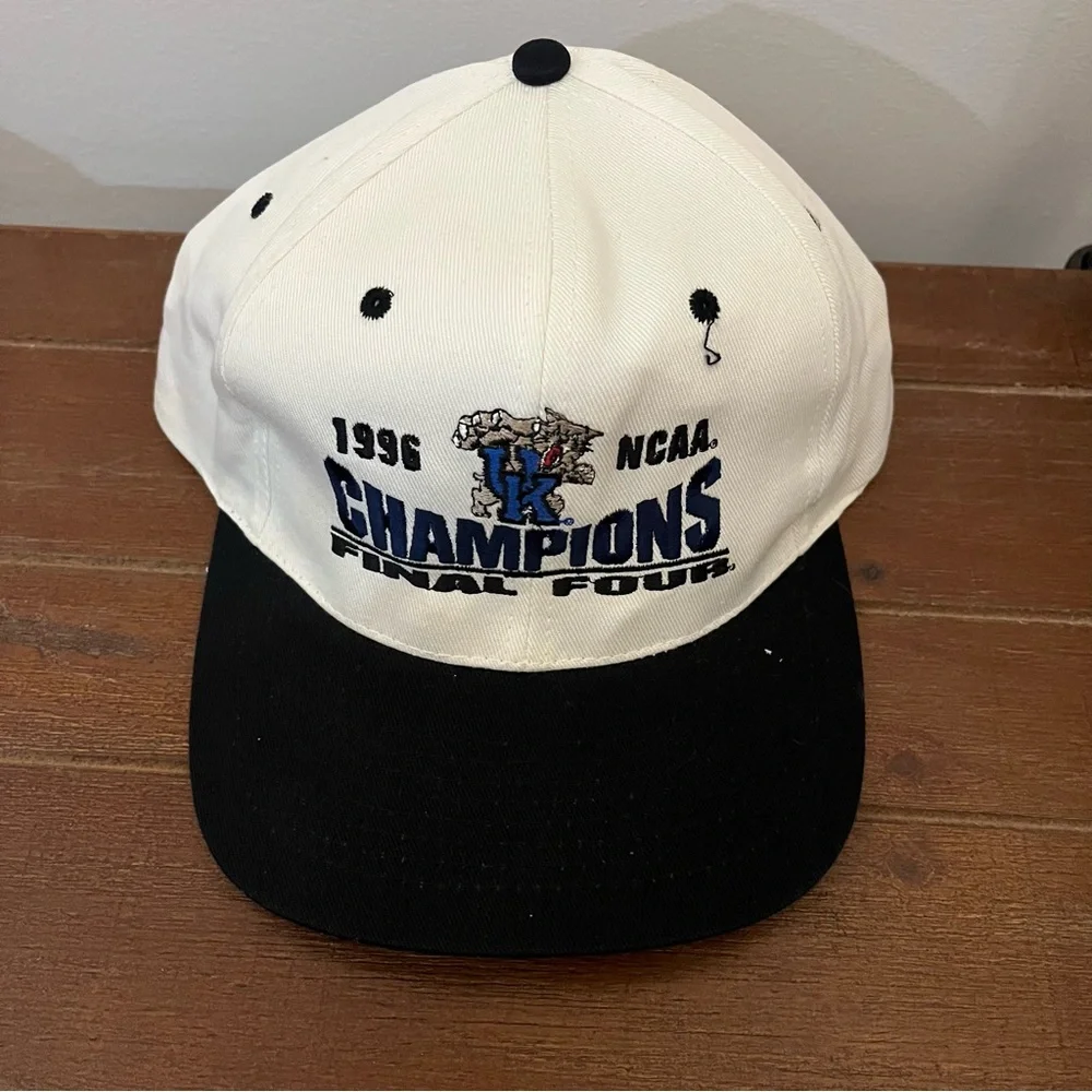 Vintage 1996 NCAA Kentucky Wildcats Champions SnapBack Hat Great Condition